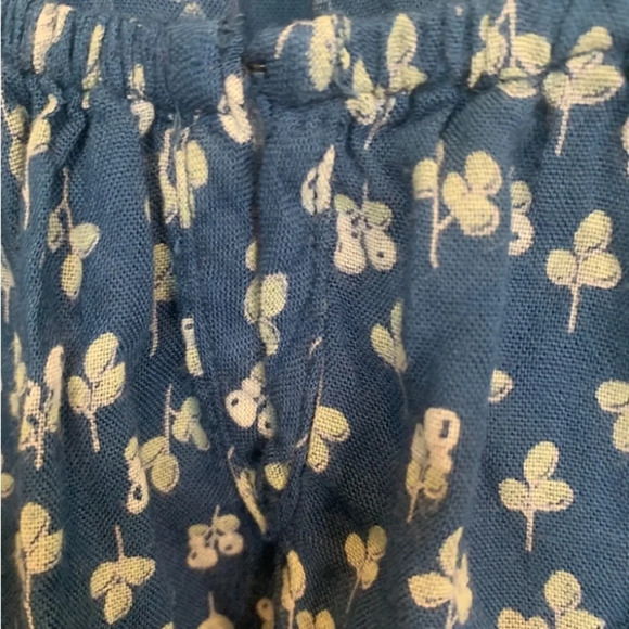 Velvet by Graham and Spencer Blue and White Flower Blouse - Picture 2 of 5